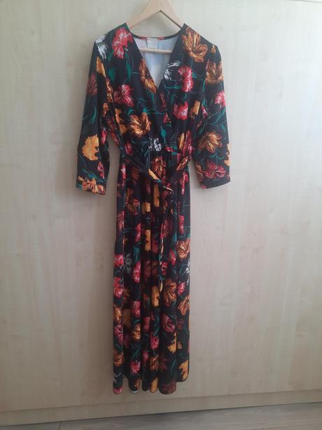 Kvetinkové šaty, 38