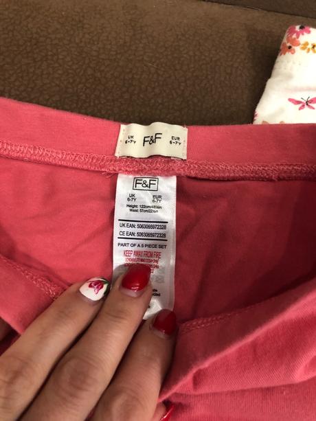 Tričká a legíny, 122–134