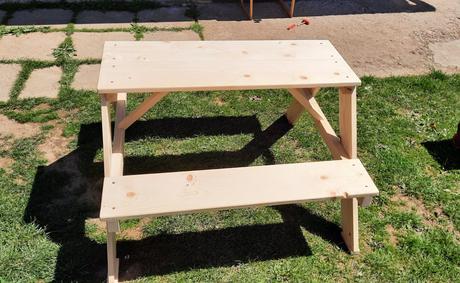 Handmade dreveny stôl s lavičkami, 