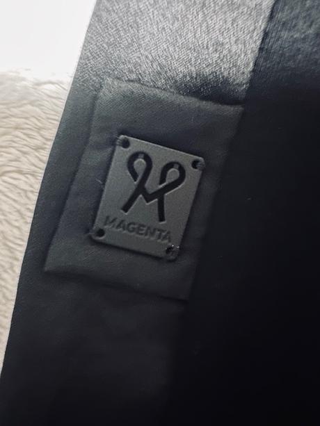 Krásna čierna blúzka s čipkou a tylom zn. magenta, m