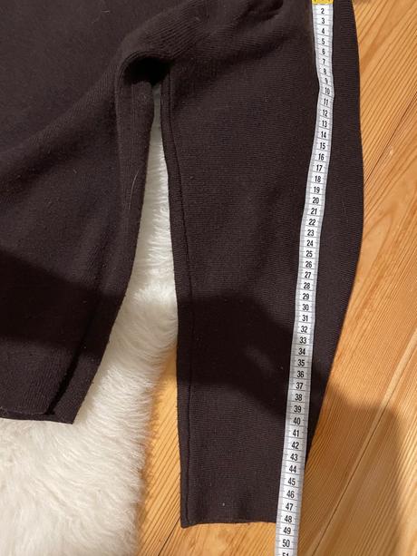 Hnedy svetrik s veckovym vystrihom, h&m,m