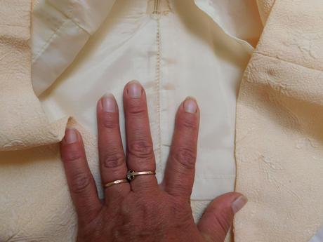 Pekne puzdrove šaty, 38