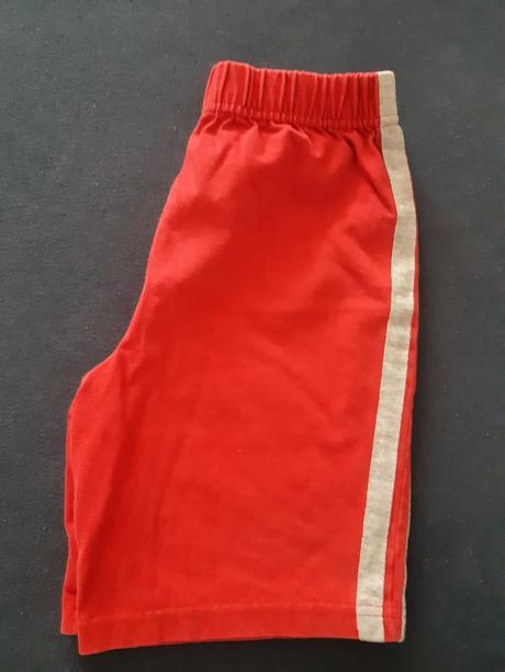 Červené šortky, 104