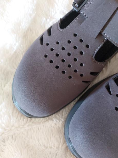 Bezpečnostné sandále., 37