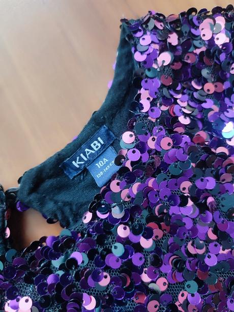 Flitrované šaty, 134