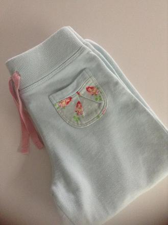 Modré tepláky, cherokee,98