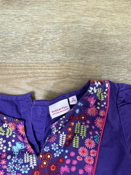 Fialové šaty butterfly, 110