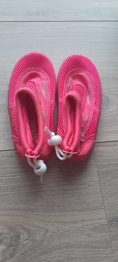 Topánky do vody, 32