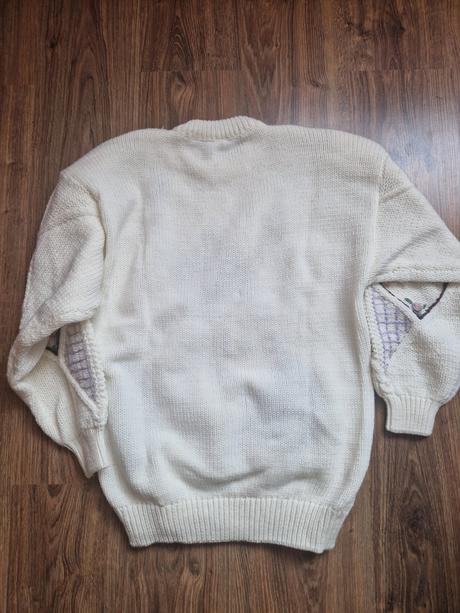 Vlneny vysivany sveter, xxl