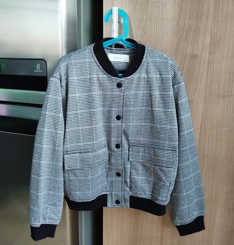 Prechodná tenká bombéra reserved  - super stav, reserved,146