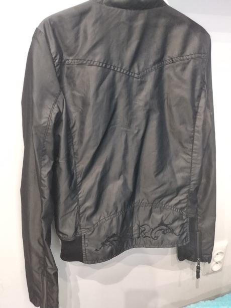 Vetrovka, new yorker,36