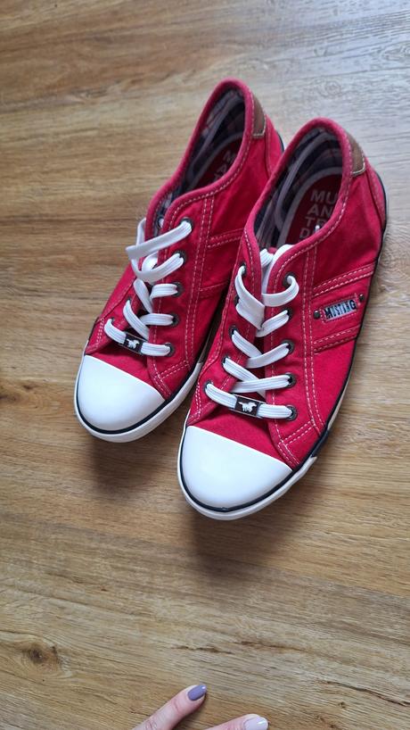 Mustang nove, mustang,38