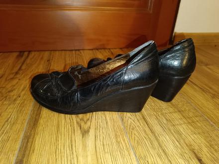 Darujem k nákupu lodičky na platforme/impero, 39