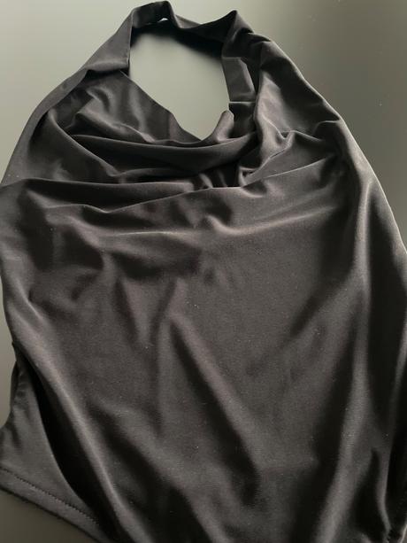 Halterneck body s padavým nariaseným výstrihom, bershka,xs