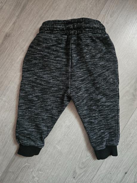 Tmavosivé melírované tepláčiky next 80, next,80