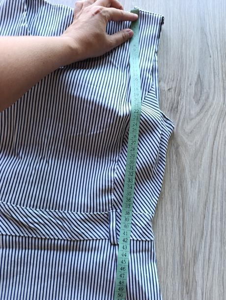 Dámske šaty prúžkované, s