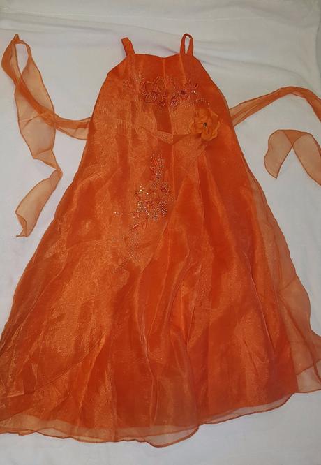 Spoločenské šaty, 116