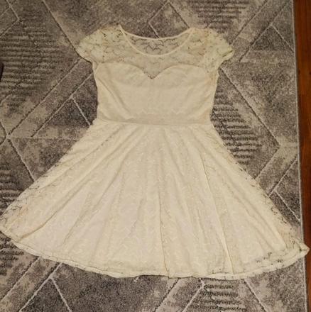 Biele kvietkové šaty, s