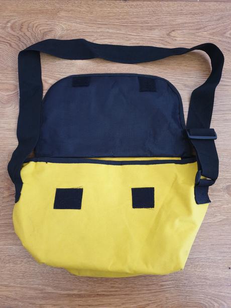 Mimoň taška cez plece,