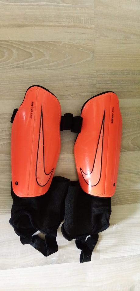 Chrániče futbalové nike, 