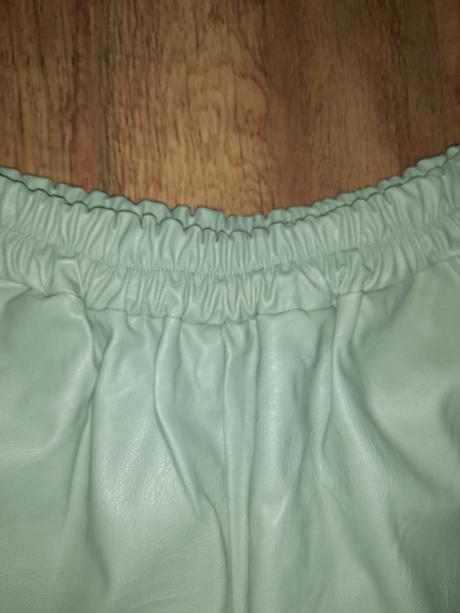 Široké  koženkove nohavice, m