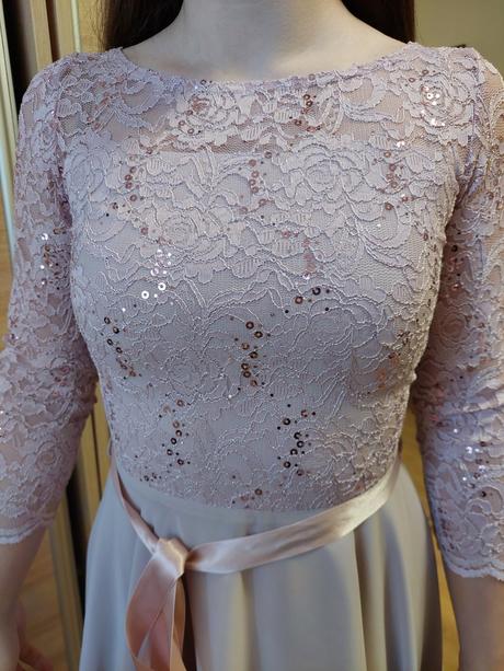 Kvalitné čipkované šaty, 158