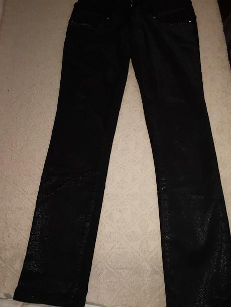 Nohavice cierne, 30