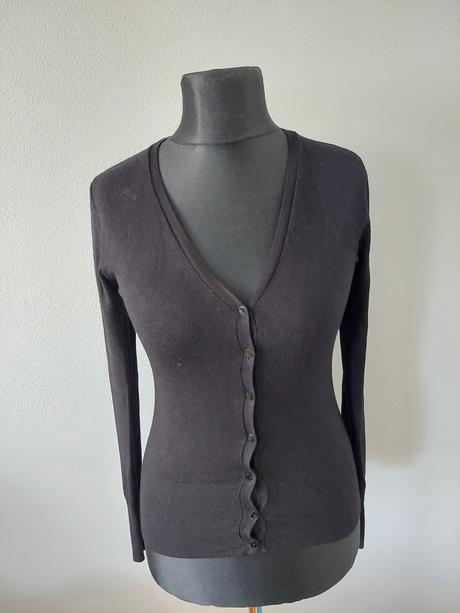 Sveter na gombíky č.36-38, 36