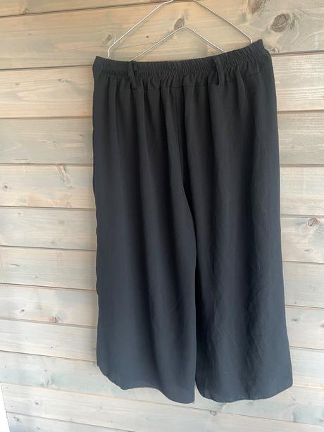 Ľahučké čierne culottes nohavice, m