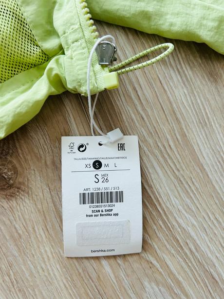 Skvelá reflexná bunda značky bershka, bershka,s