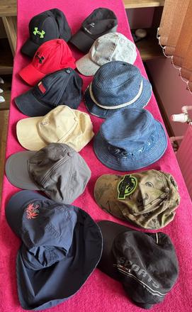 Balik šiltovky a klobúky spolu 12 ks, 50