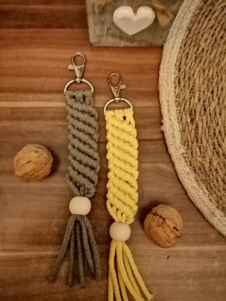 Kľúčenka macrame, 