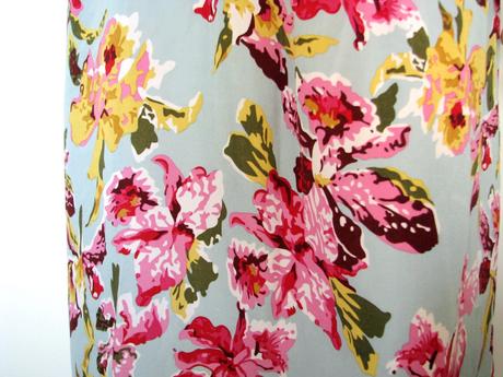 Svetlomodrá kvetovaná sukňa, 