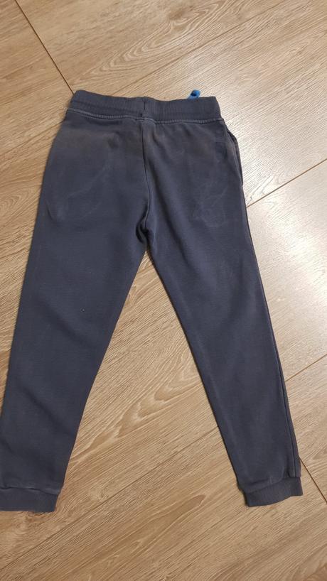 Chlapčenské tepláky 2 ks spolu za 3,50 eur, lupilu,110