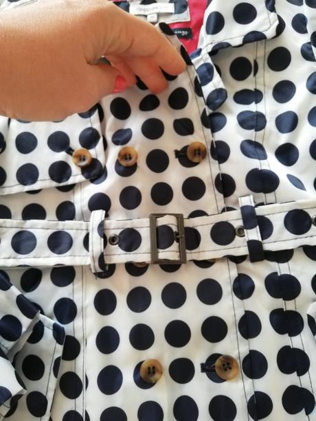 Kabátik do dažďa, 98