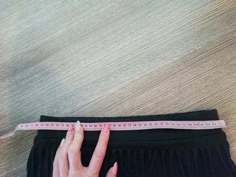Čierna sukňa so strapcami veľ. m, m