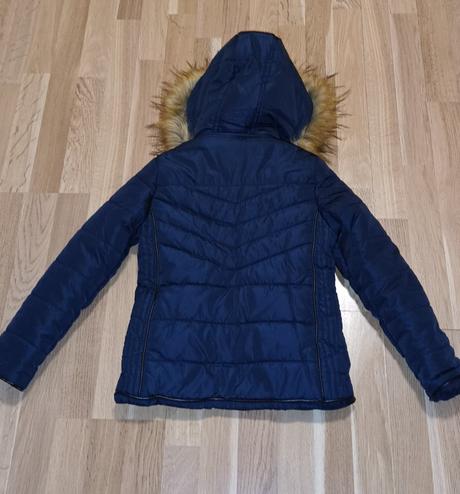 Veľmi pekná zimná bunda, 140