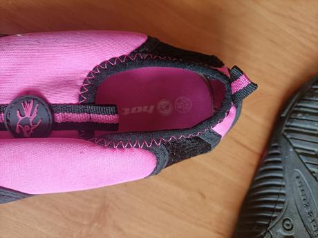 Topánky do vody, 28