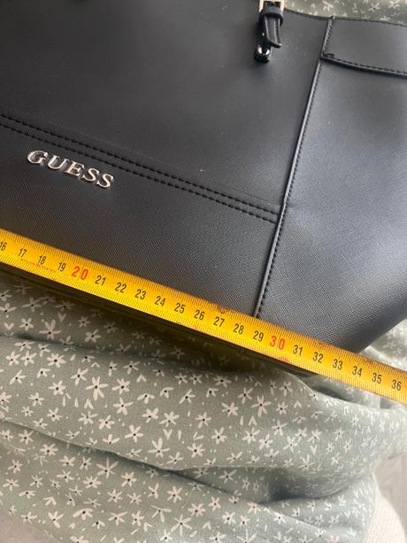 Čierna elegantná kožená kabelka, guess