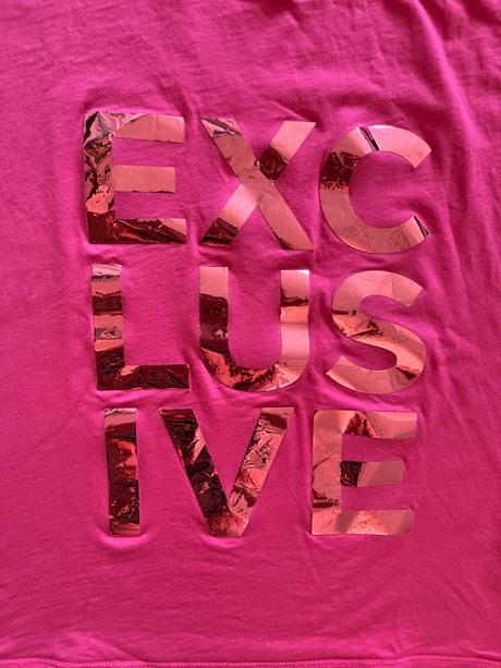 Tricko s odhalenym ramenom, reserved,s