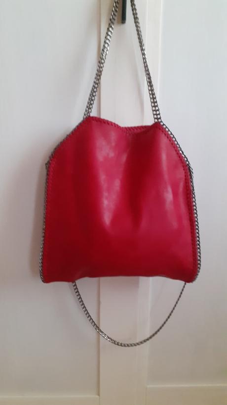 Damska cervena  kabela, 