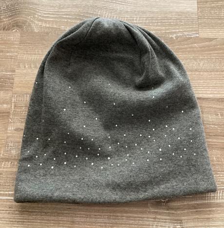 Dámska oteplená čiapka s kamenkami, 