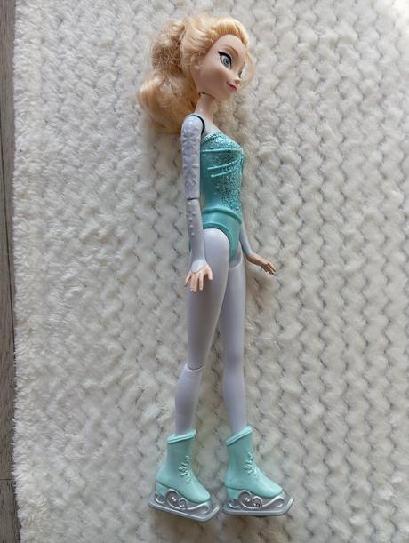 Barbie mattel elsa na korčuliach, 