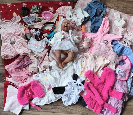 New born llorens s veľkou kopou doplnkov, 