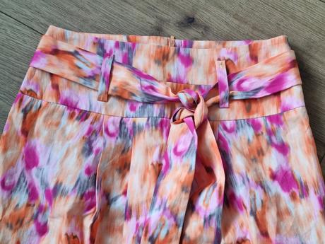 Farebná sukňa hugo boss veľ. 38, hugo boss,38