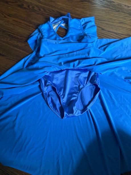 Tanečné šaty, 122