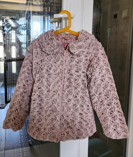 Kožušinový kabátik so zaujímavým vzorom, 134