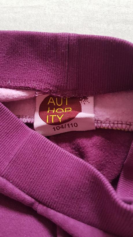 Predám dievčenské tepláky zn. autority, 104