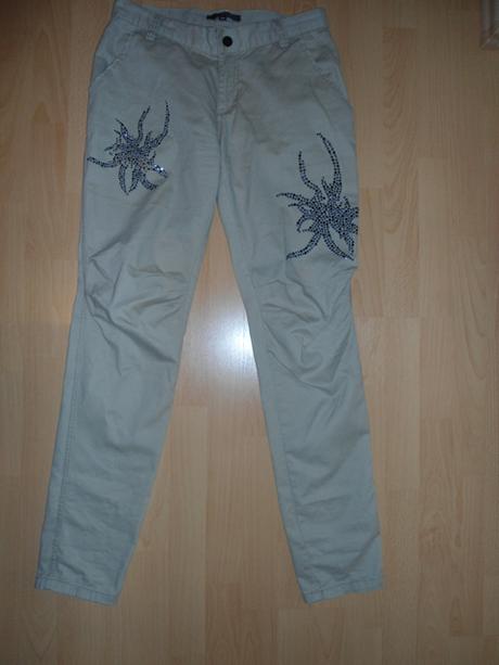 Kremove nohavice, amisu,s