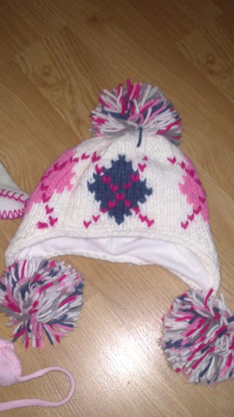 Čiapka s brmbolcami, 74